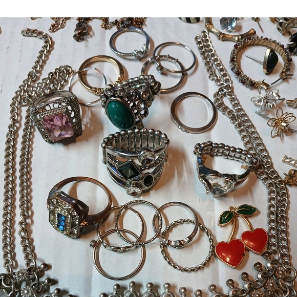 Costume Jewerly Women's Mixed Lot Broken And Missing Pieces - Picture 3 of 6
